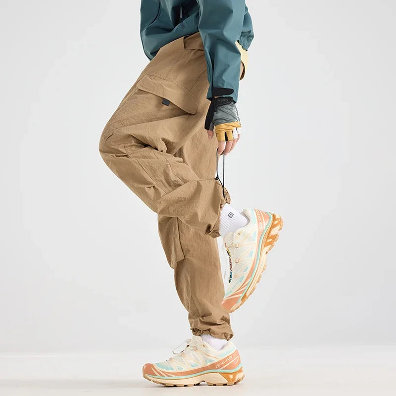 Men's Water-repellent Hiking Pants Scratch Resistance.