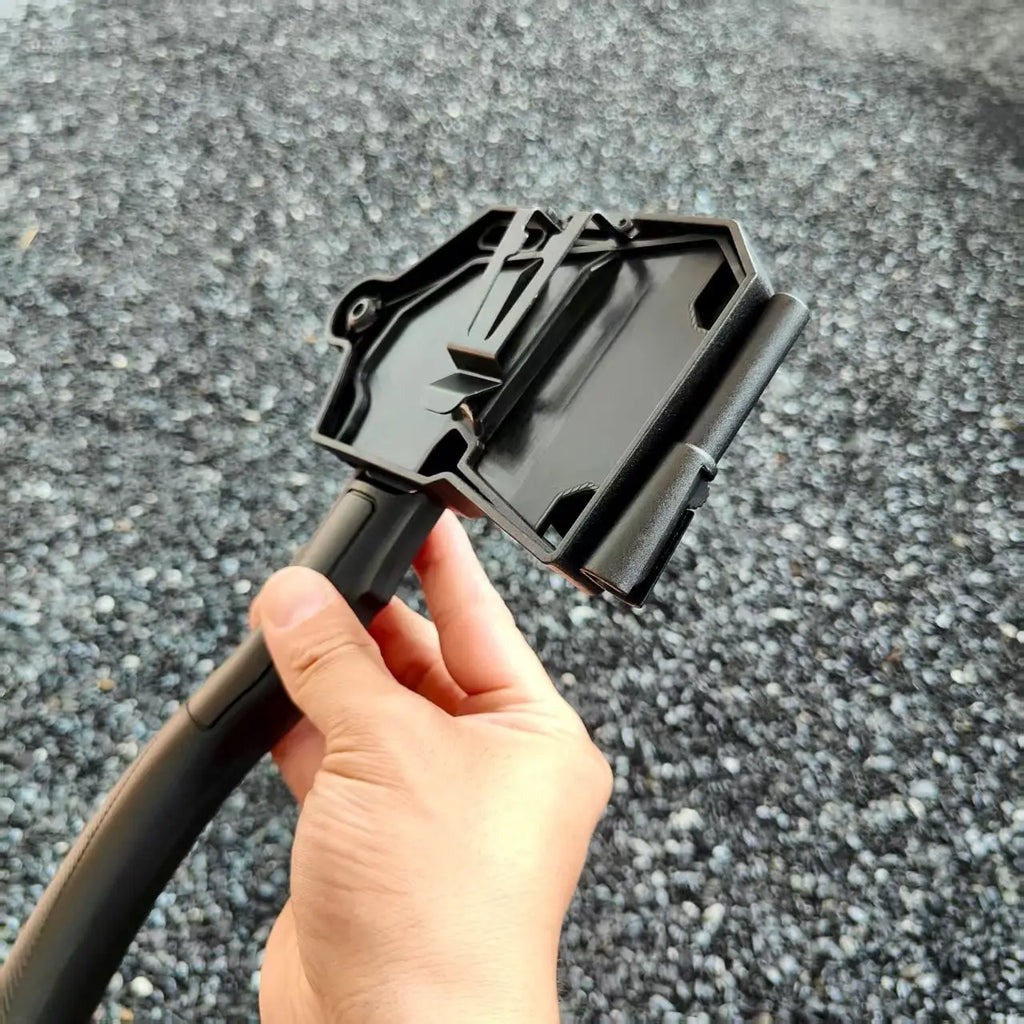 Outdoor Multifunctional Tactical Mountain Axe.