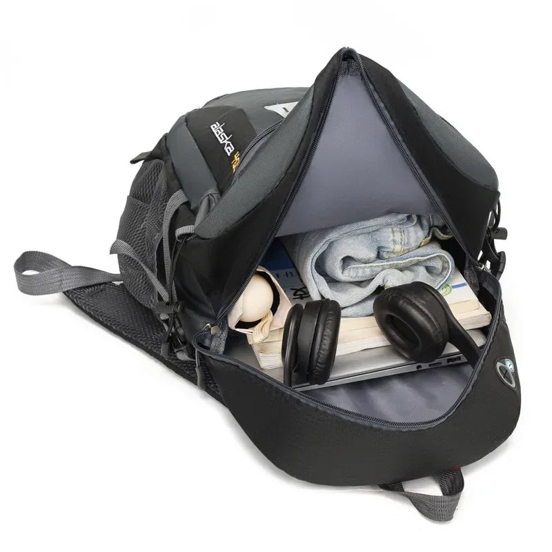 Travel Backpack Men's and Women's Outdoor Mountaineering Bag.