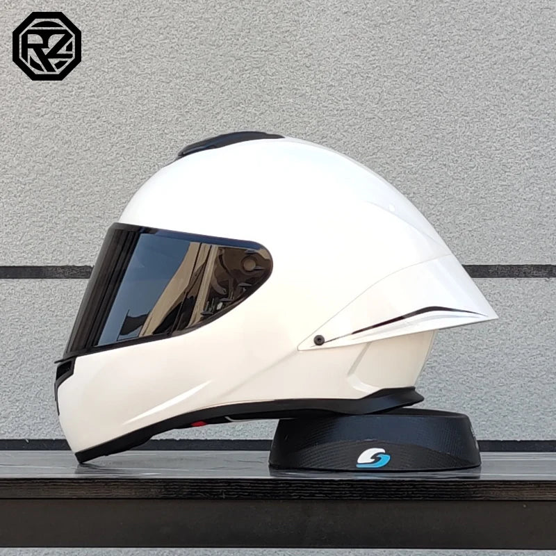 Latest high-quality motorcycle full face helmet with capacity.
